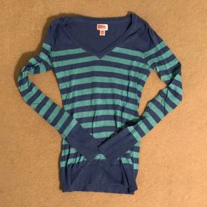 Mossimo v neck sweater